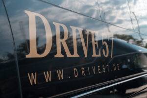 Drive 57 Logo auf Bus